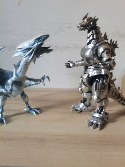 S.H.MonsterArts 游戏王 怪兽之决斗 青眼白龙