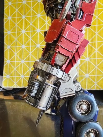 3Z0432 DLX 变形金刚：超能勇士崛起 擎天柱
