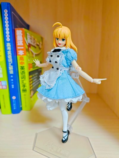 figma#598 女性素体（爱莉丝）和 连身裙+围裙装