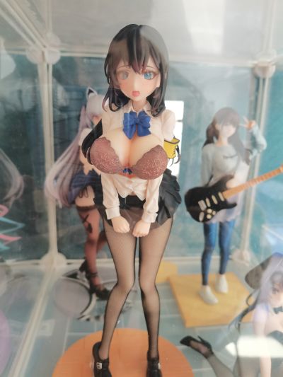 淋湿的风纪委员 追视眼