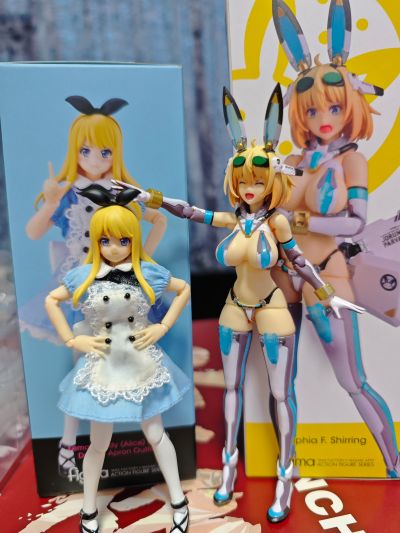 figma#598 女性素体（爱莉丝）和 连身裙+围裙装