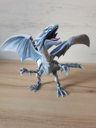 S.H.MonsterArts 游戏王 怪兽之决斗 青眼白龙