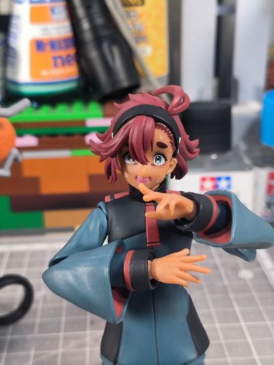 S.H.Figuarts 机动战士高达 水星的魔女 斯莱塔·墨丘利（普通校服版）+ 选装配件