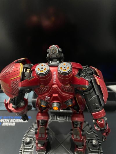 环太平洋 暴风赤红