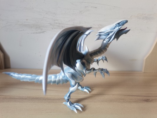 S.H.MonsterArts 游戏王 怪兽之决斗 青眼白龙