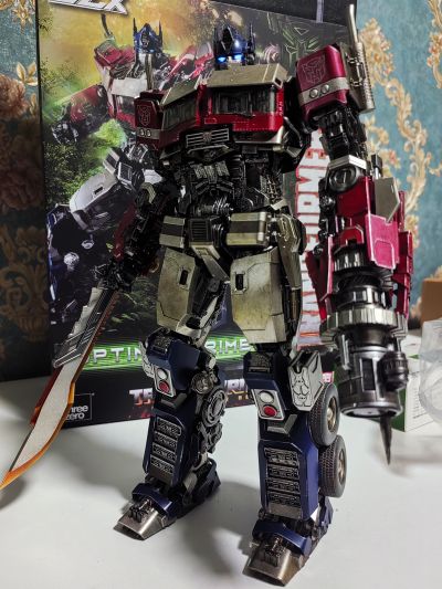 3Z0432 DLX 变形金刚：超能勇士崛起 擎天柱