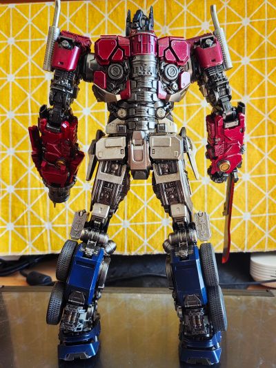 3Z0432 DLX 变形金刚：超能勇士崛起 擎天柱