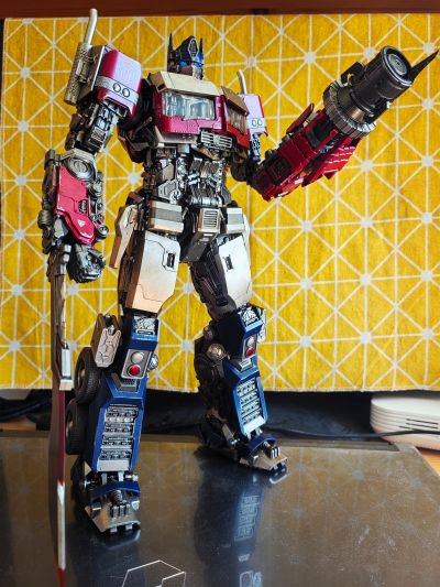 3Z0432 DLX 变形金刚：超能勇士崛起 擎天柱