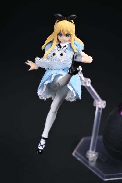 figma#598 女性素体（爱莉丝）和 连身裙+围裙装