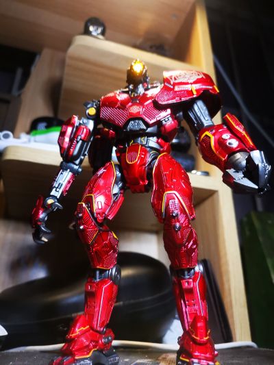 环太平洋 暴风赤红