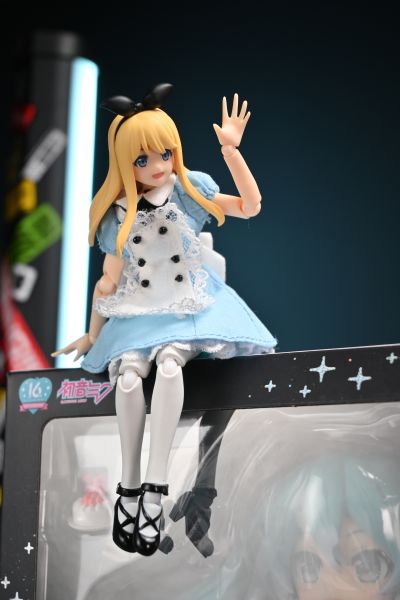 figma#598 女性素体（爱莉丝）和 连身裙+围裙装