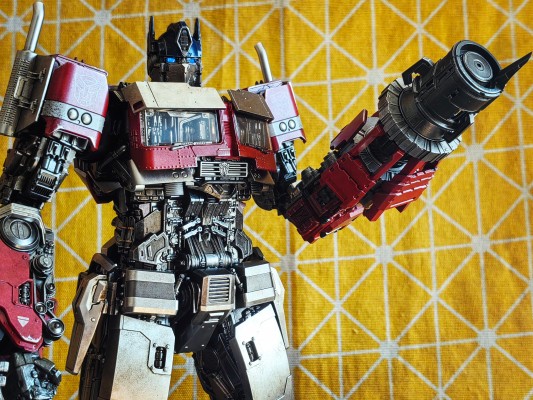 3Z0432 DLX 变形金刚：超能勇士崛起 擎天柱