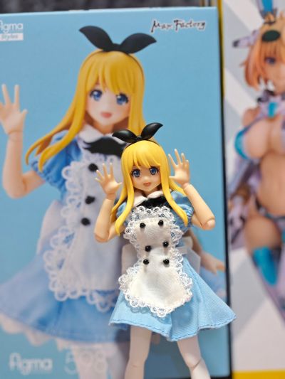 figma#598 女性素体（爱莉丝）和 连身裙+围裙装