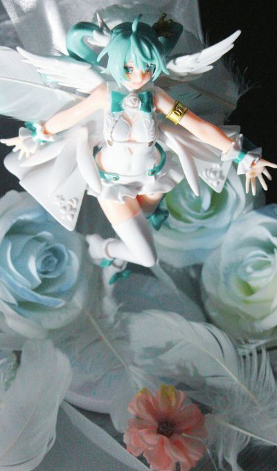 超级景品 “初音未来15周年纪念” 原画师：村上 ゆいち