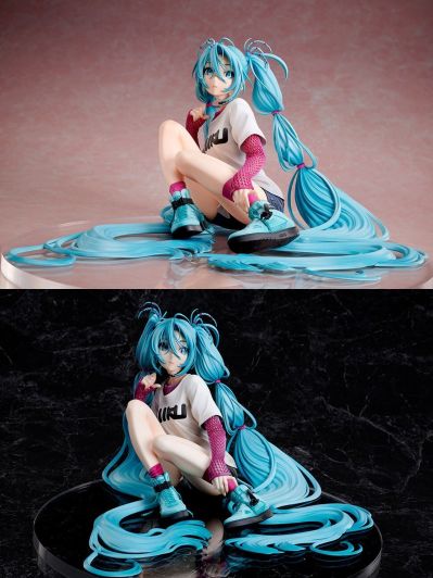 初音未来×米山舞 The Latest Street Style "Cute"