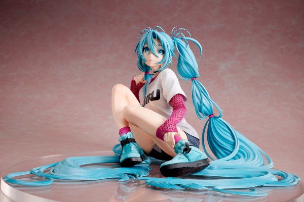 初音未来×米山舞 The Latest Street Style "Cute"