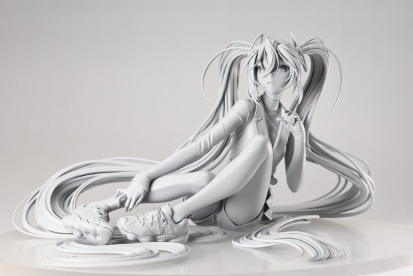 初音未来×米山舞 The Latest Street Style 