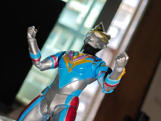 S.H.Figuarts 德凯奥特曼  强劲型