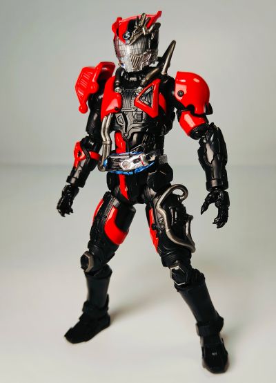 S.H.Figuarts 剧场版 假面骑士驰骑 SURPRISE FUTURE 假面骑士超白热驰骑