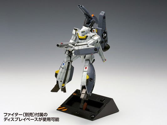 超时空要塞 可曾记得爱 VF-1S 冲锋女武神［机器人模式］一条辉专用机/罗伊·福克专用机