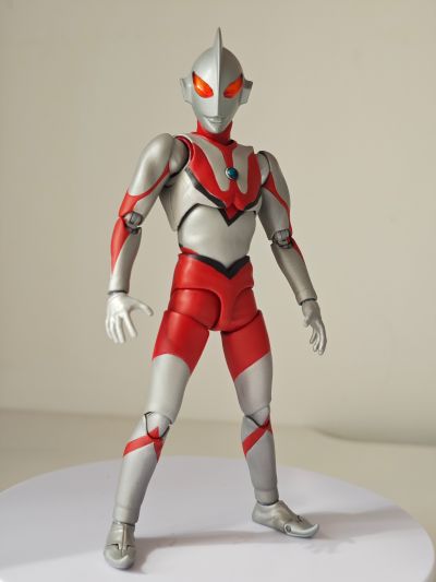 S.H.Figuarts   假奥特曼