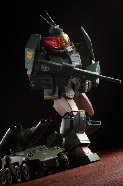 HI-METAL R 太阳之牙 索尔提克 H8 圆头机甲  与 因斯特装甲车 40周年纪念版