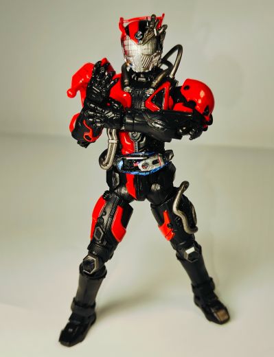 S.H.Figuarts 剧场版 假面骑士驰骑 SURPRISE FUTURE 假面骑士超白热驰骑