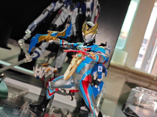 S.H.Figuarts 德凯奥特曼  强劲型