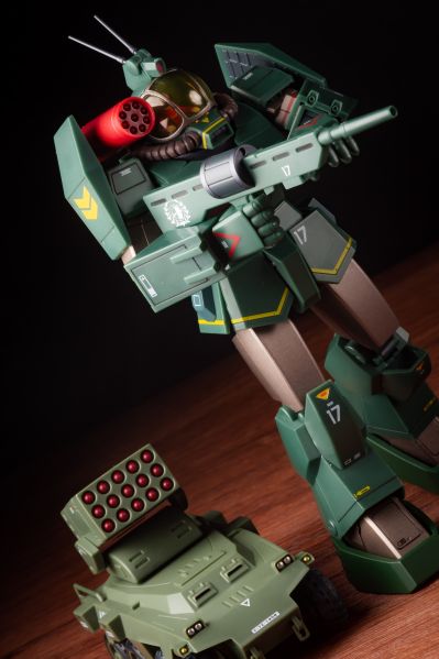 HI-METAL R 太阳之牙 索尔提克 H8 圆头机甲  与 因斯特装甲车 40周年纪念版