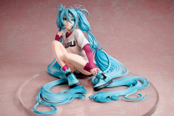 初音未来×米山舞 The Latest Street Style "Cute"