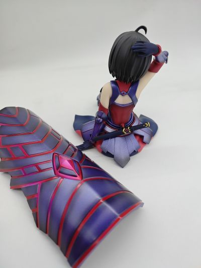 因为太怕痛就全点防御力了。莎莉