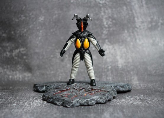 奥特超可动系列  芝顿