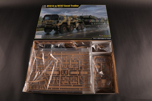 编号:63529 1/35 装甲车辆系列 M1014拖车拖M747半挂车