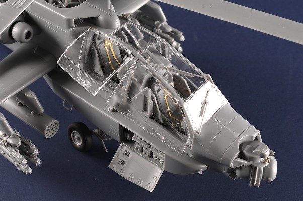 编号：05114 1/35 军用飞机系列 AH-64A“阿帕奇”直升机-早期型