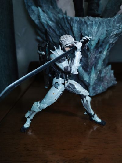 山口式转轮系列 No.140EX 潜龙谍影崛起：复仇 雷电 白色装甲