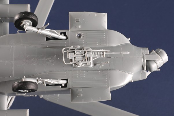 编号：05114 1/35 军用飞机系列 AH-64A“阿帕奇”直升机-早期型