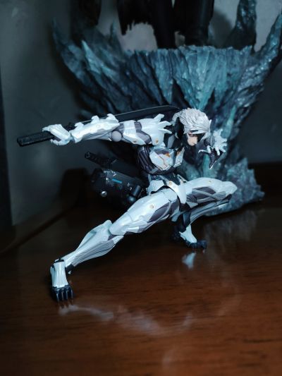 山口式转轮系列 No.140EX 潜龙谍影崛起：复仇 雷电 白色装甲