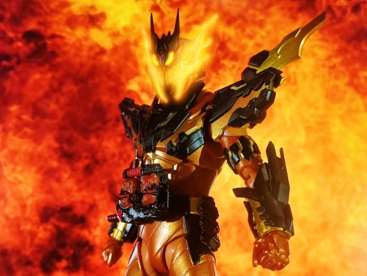 S.H.Figuarts 假面骑士创骑 假面骑士克罗兹 熔岩形态