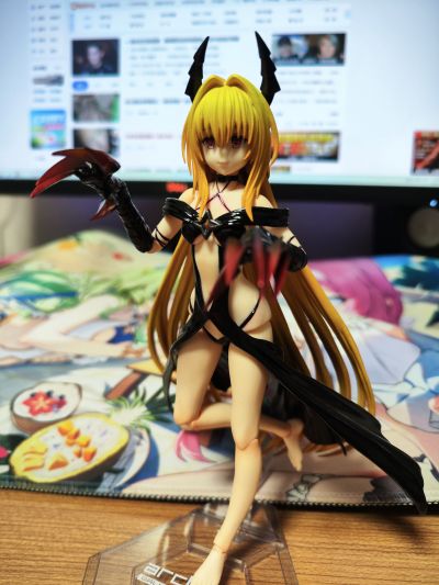 Variable Action Heroes DX 金色暗影