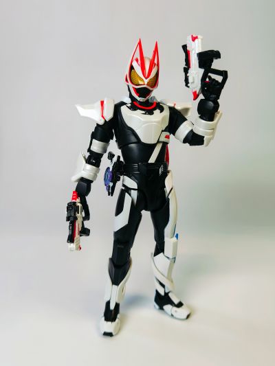 S.H.Figuarts 假面骑士吉恩