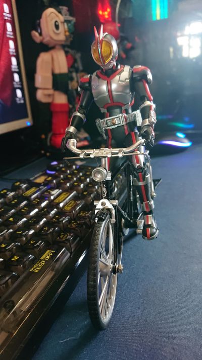 S.H.Figuarts  机动摩托人（载具模式）