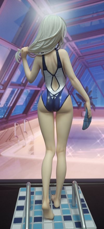 泳装少女罗芙瓦 ~夏天的味道就是游泳池的味道~