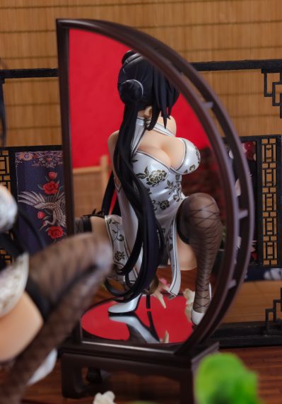 关于茉莉在村里对着镜子做羞羞事情突然被发现这件事