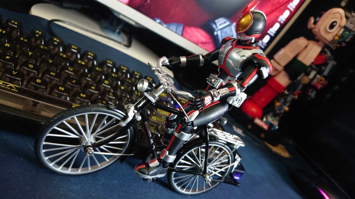 S.H.Figuarts  机动摩托人（载具模式）