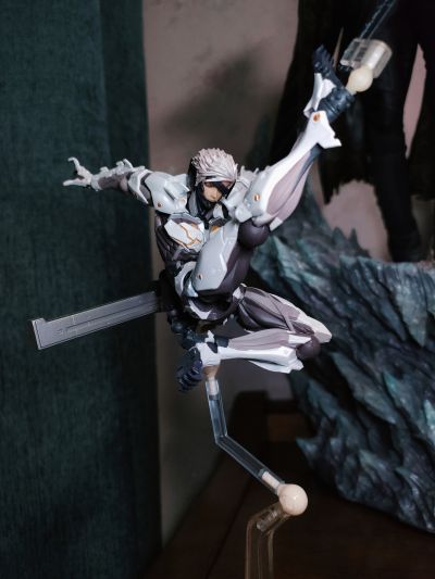 山口式转轮系列 No.140EX 潜龙谍影崛起：复仇 雷电 白色装甲