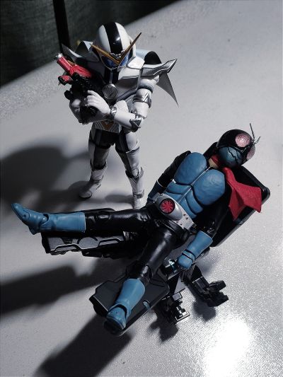 S.H.Figuarts 暴太郎战队咚兄弟 全开凯撒黑