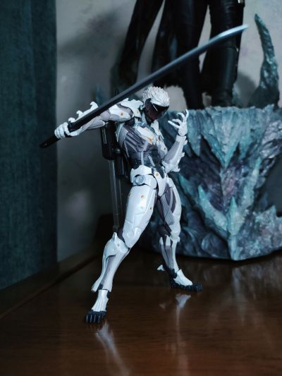 山口式转轮系列 No.140EX 潜龙谍影崛起：复仇 雷电 白色装甲