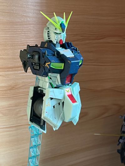 MG 1/100   福冈高达公园专属商品 ν高达 Ka版 (精神感应框架启动配色)