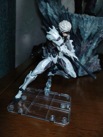 山口式转轮系列 No.140EX 潜龙谍影崛起：复仇 雷电 白色装甲