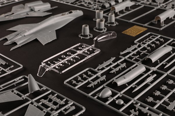 编号：81786 1/48 军用飞机系列 俄罗斯MiG-29K战斗机